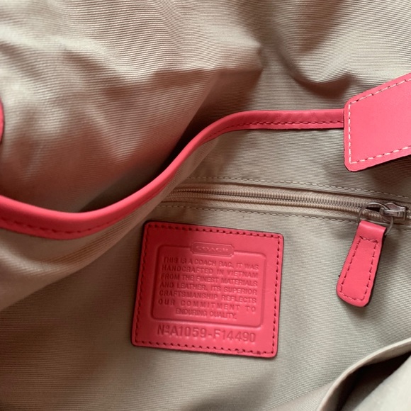 Pink coach bag - Picture 3 of 5